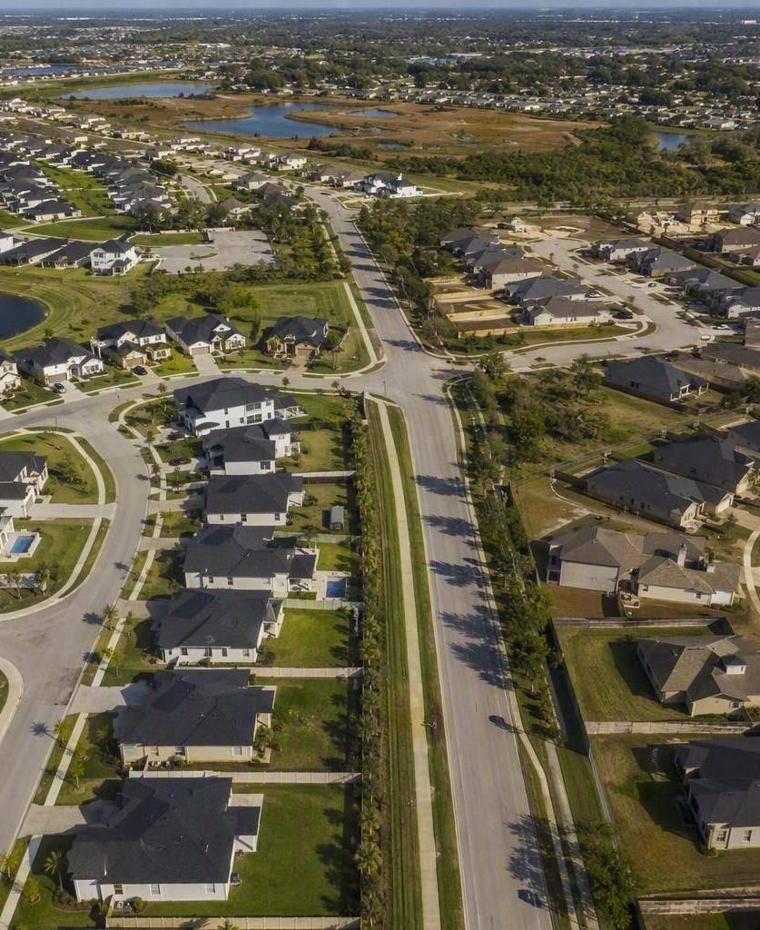Aerial view of a residential neighborhood in Florida